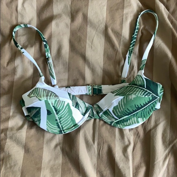 BRAND NEW NEVER WORN!! Green Rip curl bikini top - Picture 1 of 5
